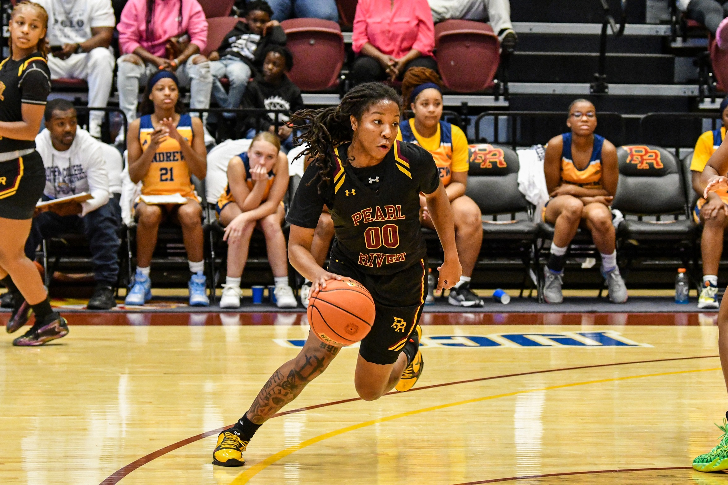 Jazmine Jackson (Jacksonville, Fla.; Andrew Jackson) drives into the lane (Hannah Mills/PRCC Athletics).